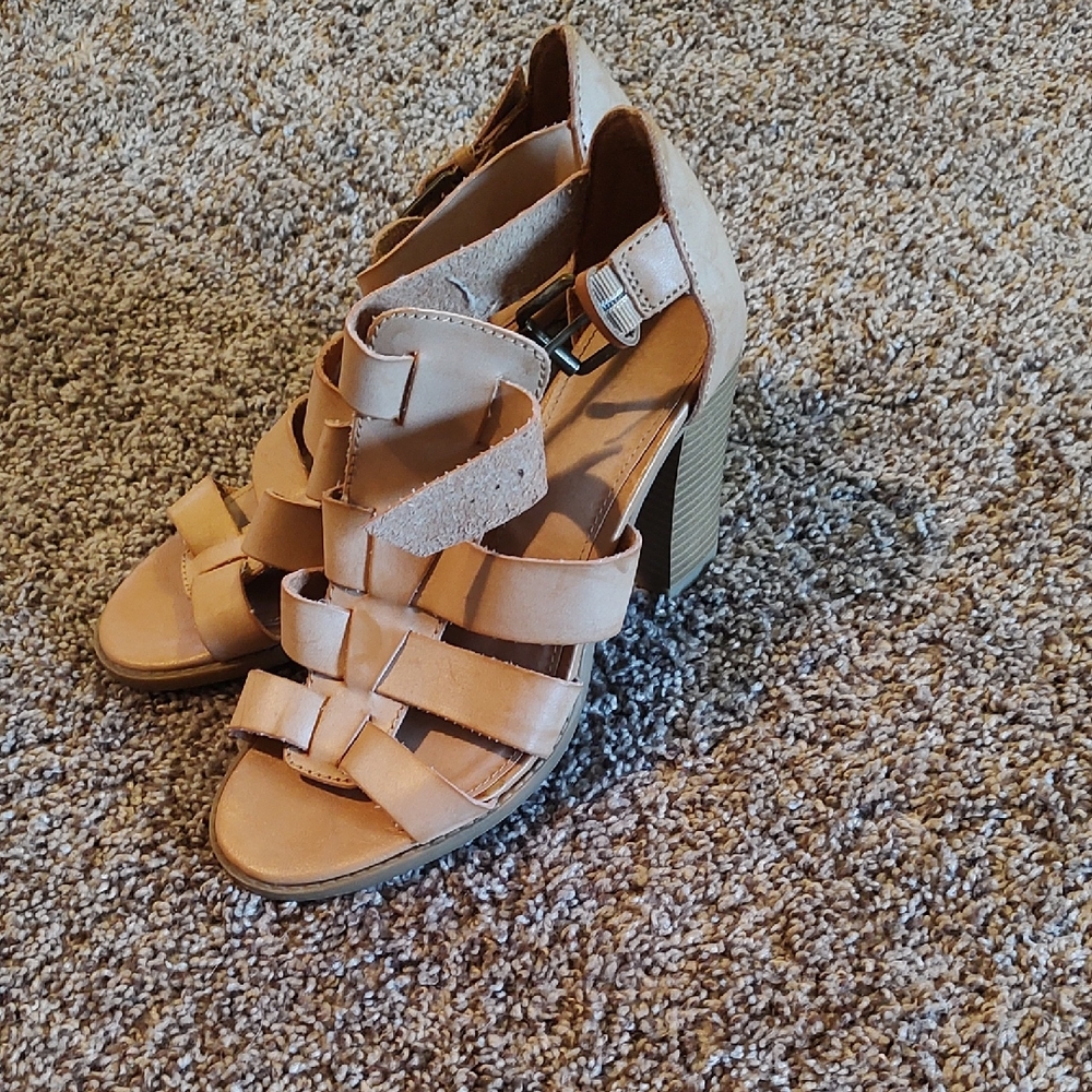 Apt 9 Sturdy Faux Leather Light Brown 4 Inch Strappy Sandal Heels